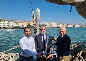 Consegna premio 1.jpg