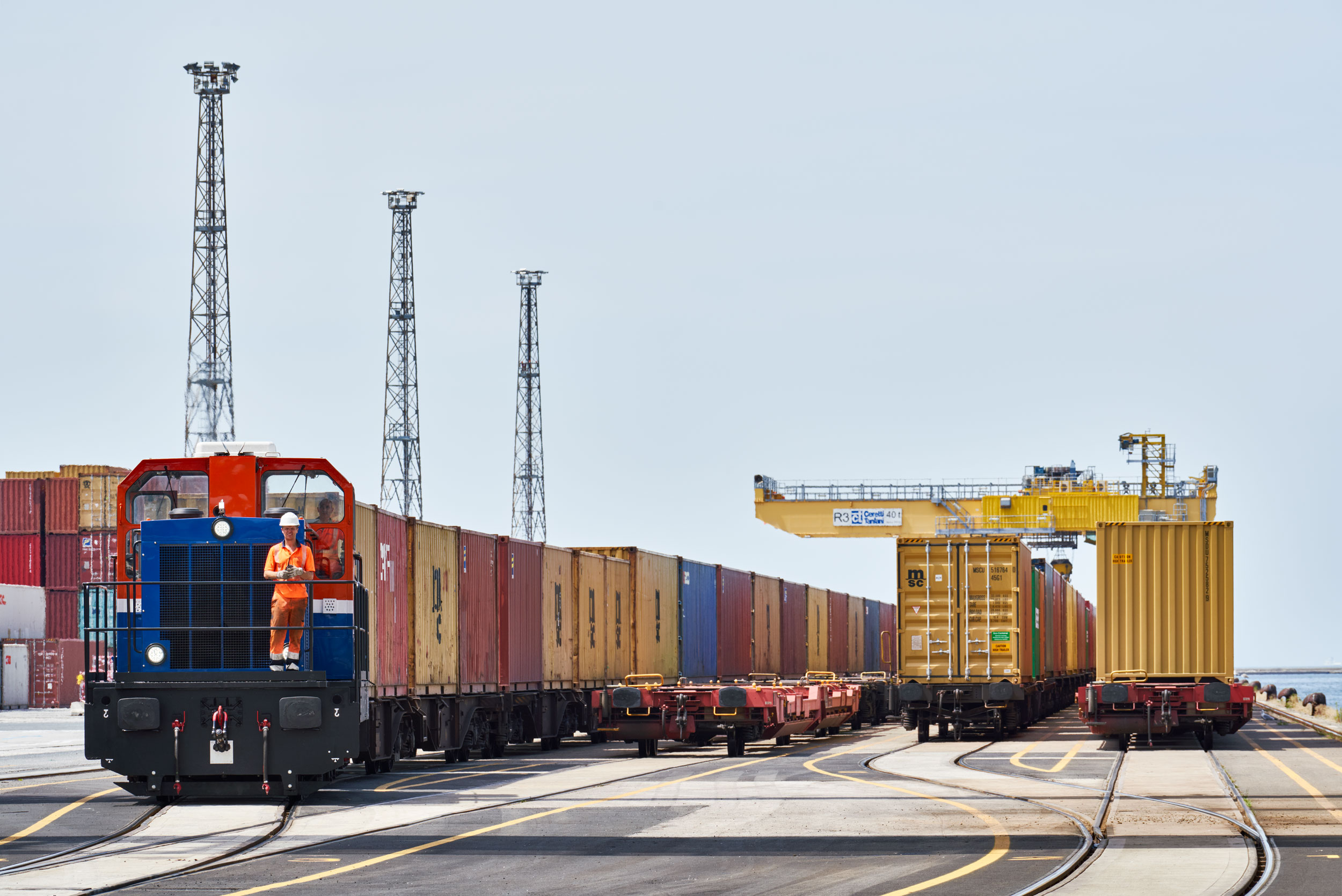 Buon primo maggio a tutte le lavoratrici e i lavoratori dei porti