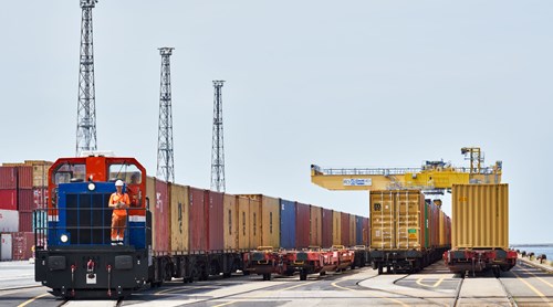 Buon primo maggio a tutte le lavoratrici e i lavoratori dei porti